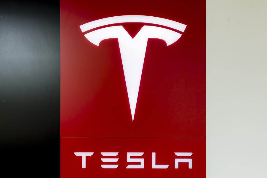 Top Manager Tells Us How He Sees Tesla, Mastercard And Twitter
