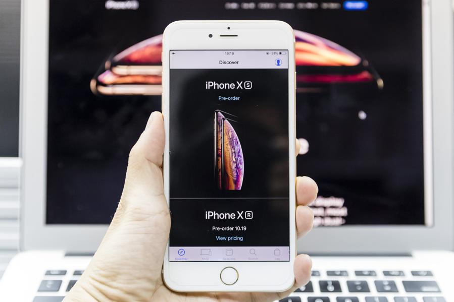 Apple Is Worth One-Trillion Dollars, Amazon Isn't