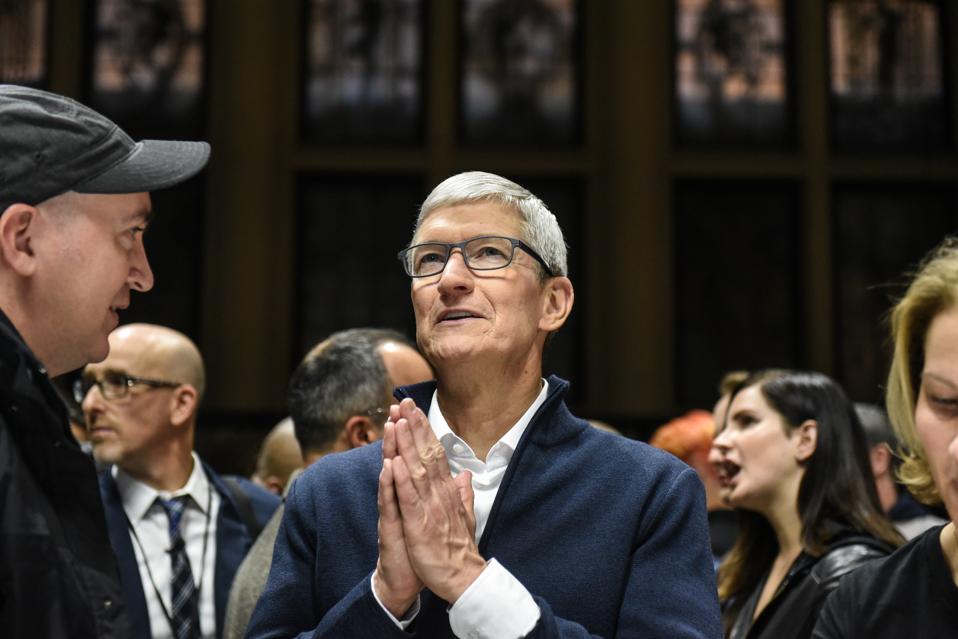 Poor iPhone Sales Forcing Apple Into More Dangerous Decisions