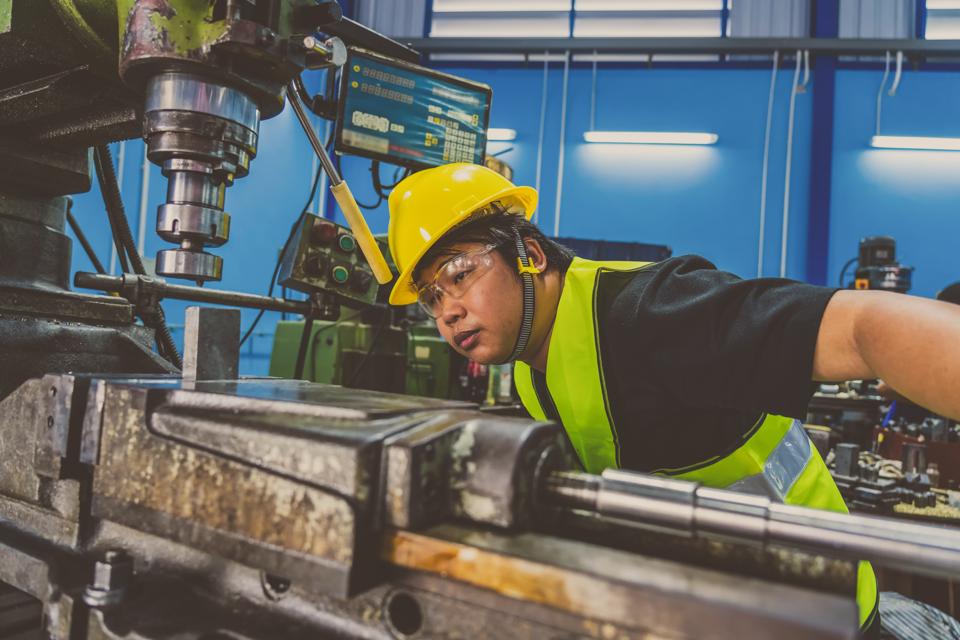 Robots Replacing Humans In Manufacturing? Not So Fast, New Study Says