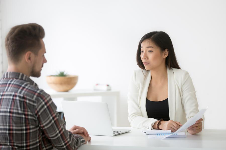 Never, Ever Trust A Manager Who Does These 10 Things