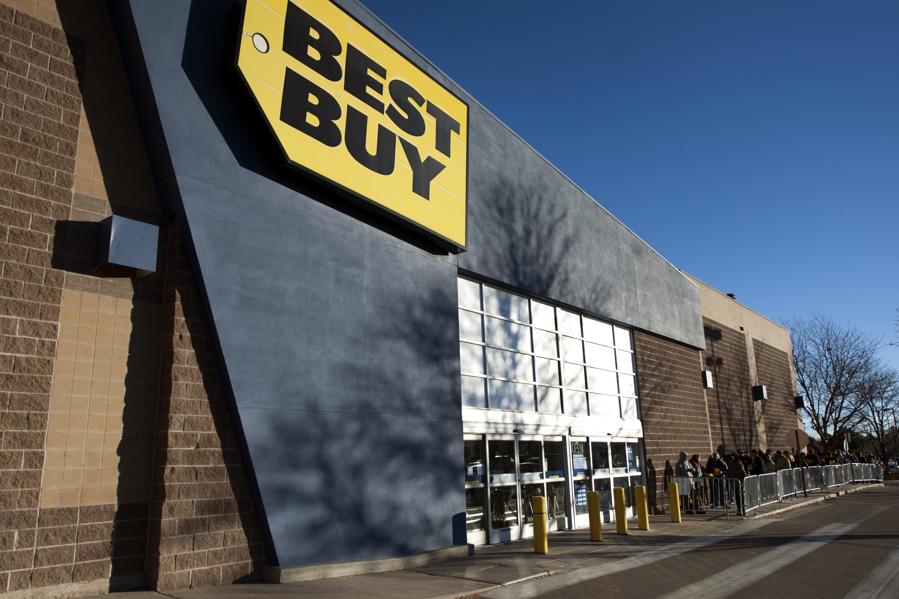 Best Buy's Shares Surge 17% As It Again Demonstrates It Can Fend Off Amazon