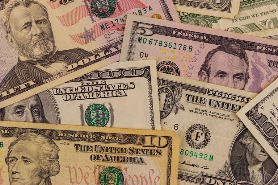 These 5 Low P/E Stocks Have Earnings, Dividends & Little To No Debt
