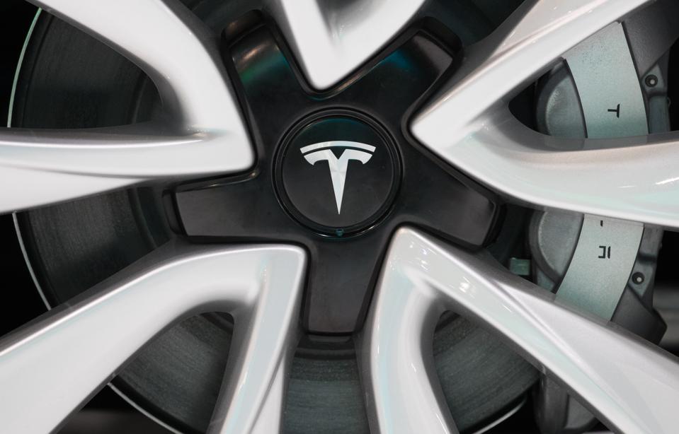 2 Reasons To Sell Tesla: $920M And $26,250