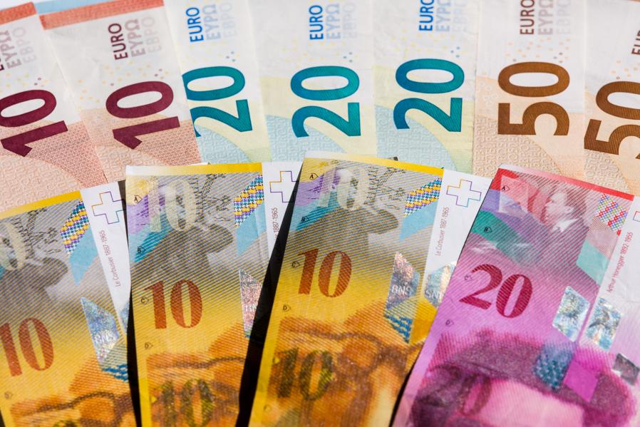 Go Borderless This Summer With A Currency Debit Card