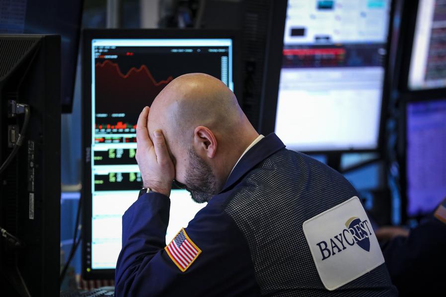 AAII Sentiment Survey: Pessimism Holds Above Average