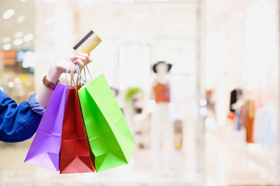 How Brick-And-Mortar Stores Can Compete With E-Commerce Giants