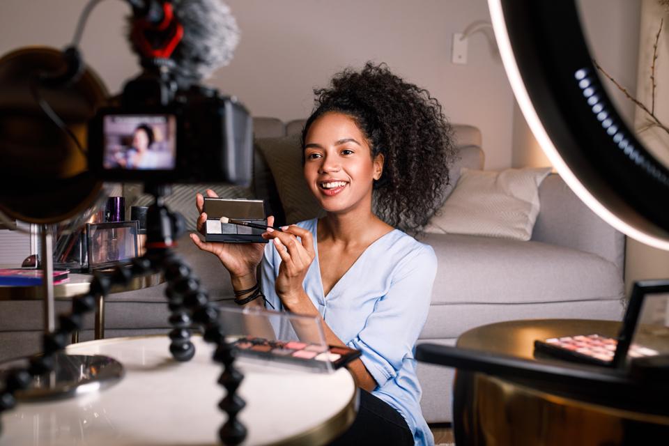 Small Businesses Think You Can't Work With Influencers? Think Again(00)
