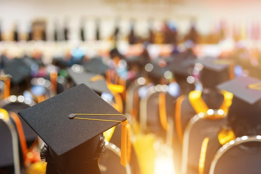 Learn How To Give Great Speeches From Commencement Speakers Like Robert Smith