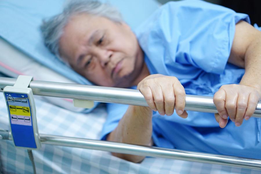 4 Ways to Keep Aging Family Members on the Mend and Out of the Hospital