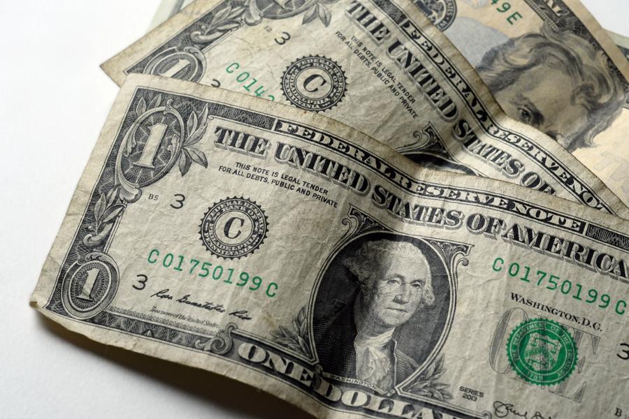 Wall Street's Most Unloved Stocks: Showing Earnings And Paying Dividends