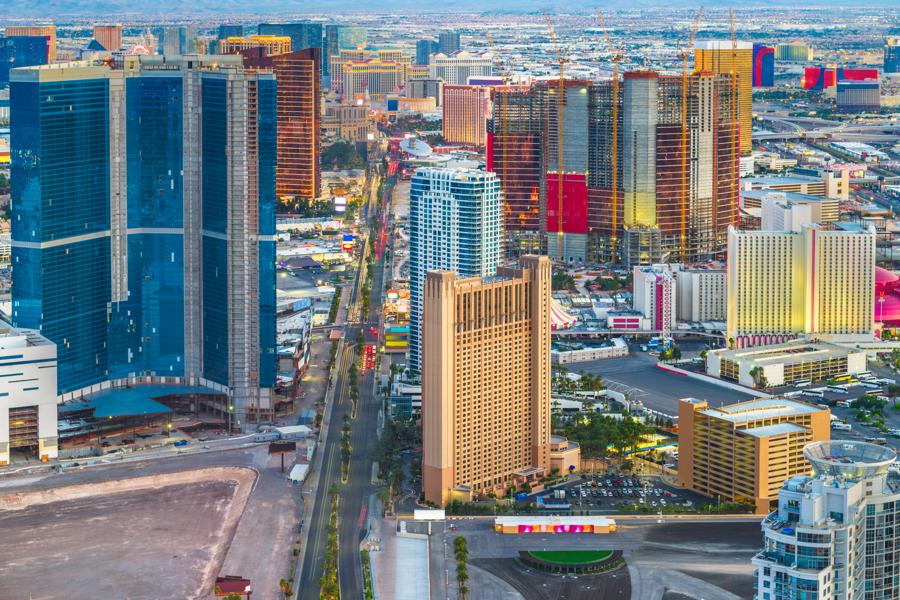 Las Vegas Advisor's Anthony Curtis On MGM, WYNN, Poker, Blackjack And Bitcoin