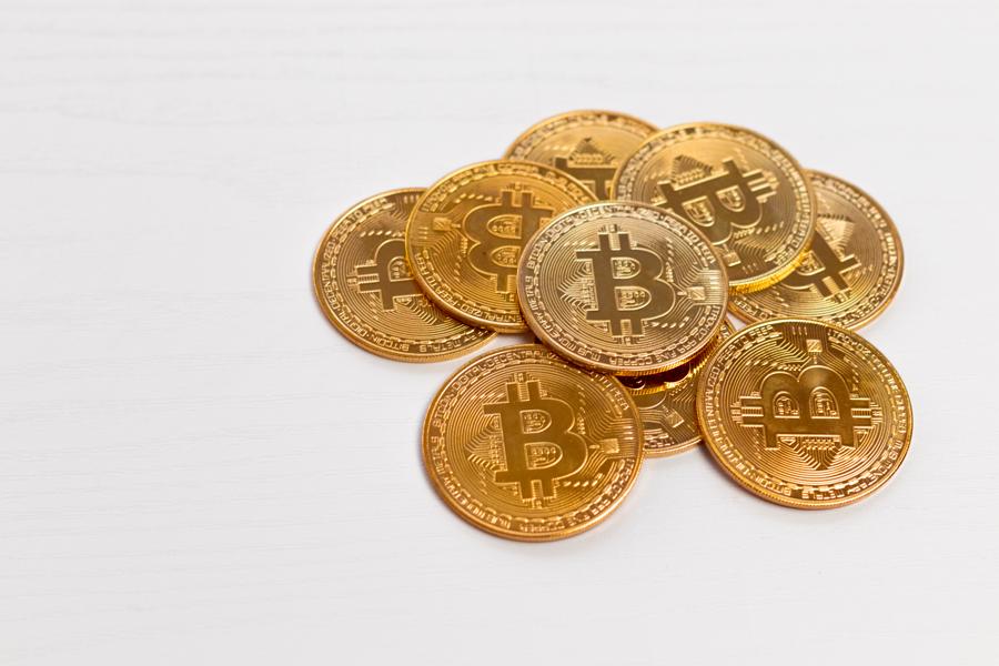 Bitcoin Finishes A Volatile Week As Traders Flock To Safety