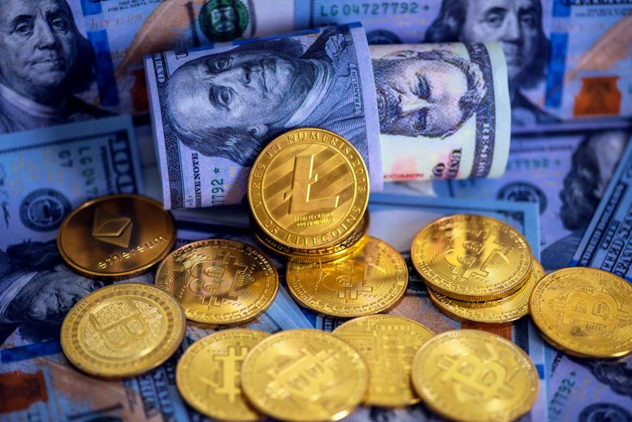 What Can Revitalize Bitcoin: Short Squeeze Or Banking Crisis?