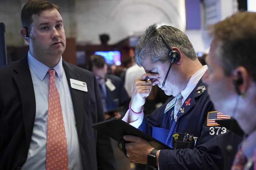 Despite Friday's Sharp Rebound, Major Averages Have Negative Weekly Charts
