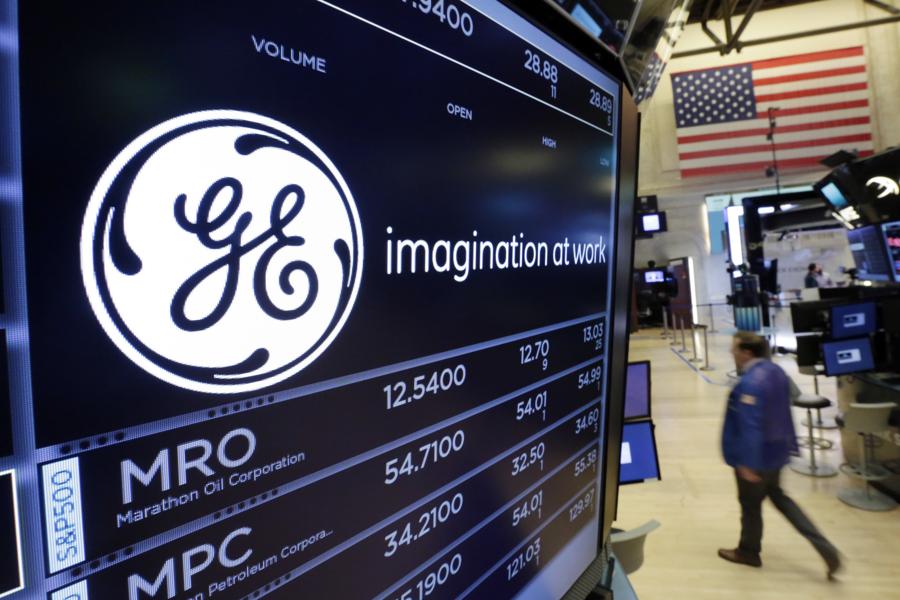 Insiders Sell Big Box Retailer Wal-Mart, Buy General Electric