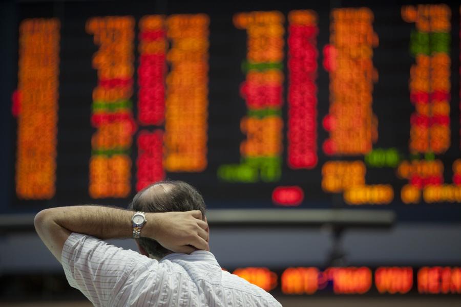 Avoid Or Sell Out! 2 Big Dividend Payers I Reckon Could Sink Next Week