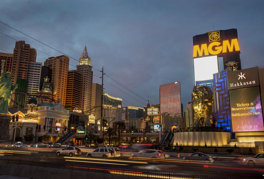 7 Experts Share Best REITs To Buy Now