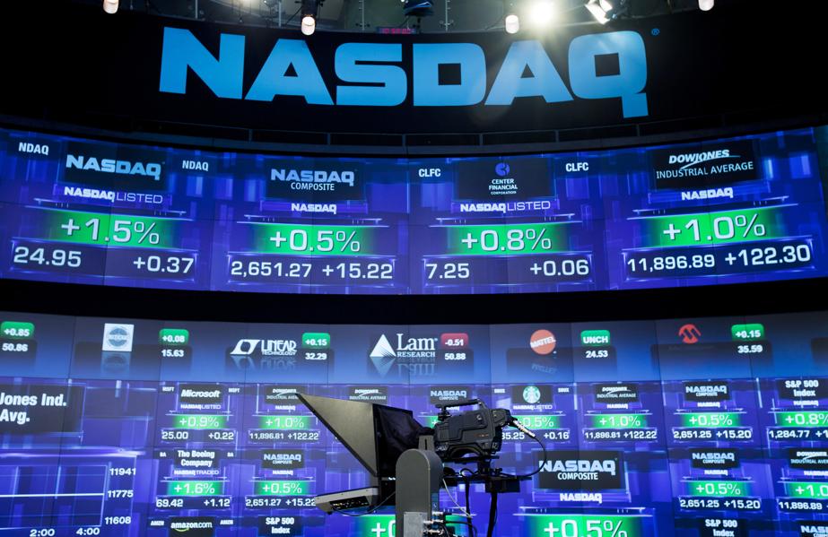 Moon-Bound Handful In Nasdaq 100