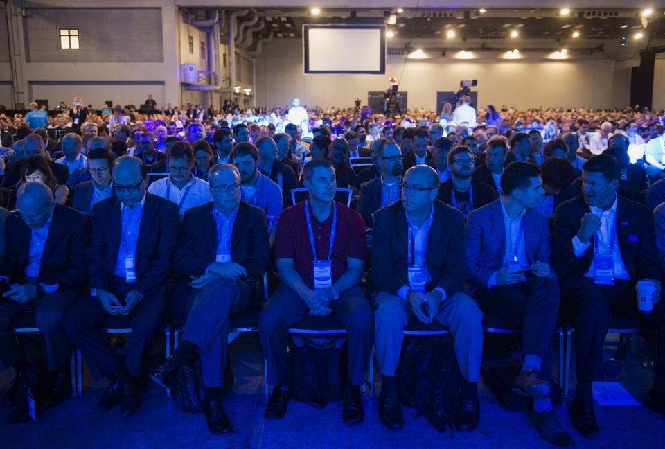 7 Tips To Becoming A Keynote Speaker People Can't Wait To Hear