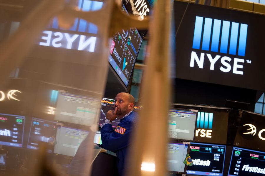 Jobs Report Beats Expectations, Adding To Week Of Market-Boosting Economic News