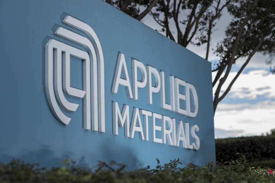 Stocks This Week: Buy Applied Materials And American Airlines
