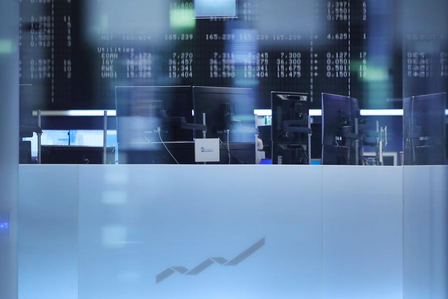 When Rating Agencies Start Talking Politics