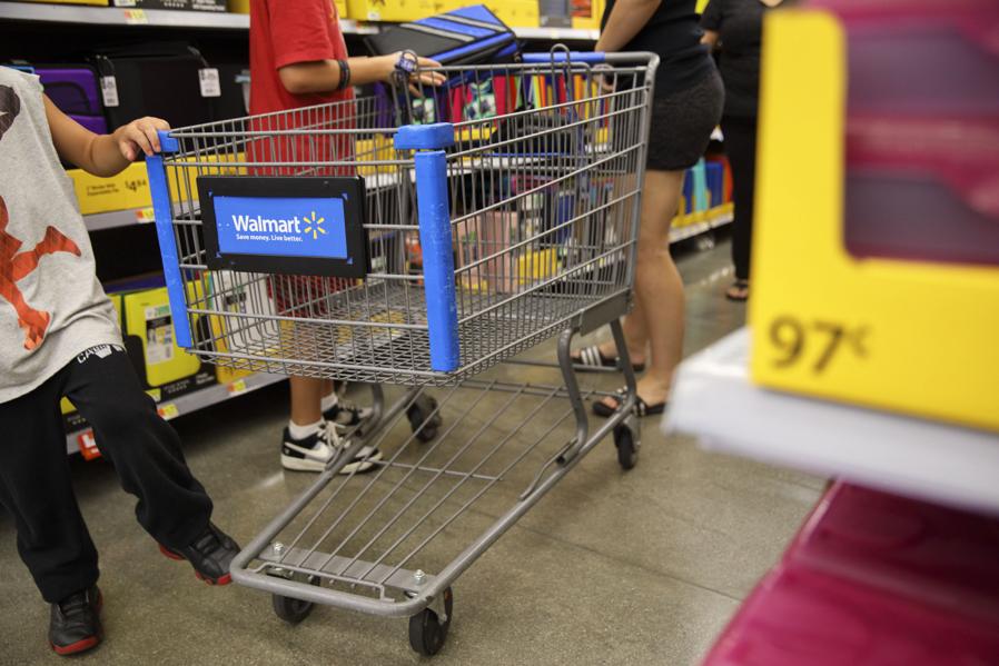 Walmart Is Raising Its Minimum Wage To $11 An Hour After Sweeping Tax Reform