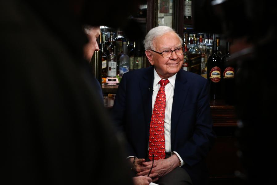 Buffett's Kraft Heinz Slips To Near Lowest Price In A Year