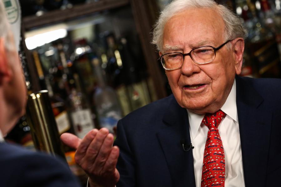 Warren Buffett's Big Apple Buy: So Maybe It's Okay To Be Overweight 'FAANG' Stocks?