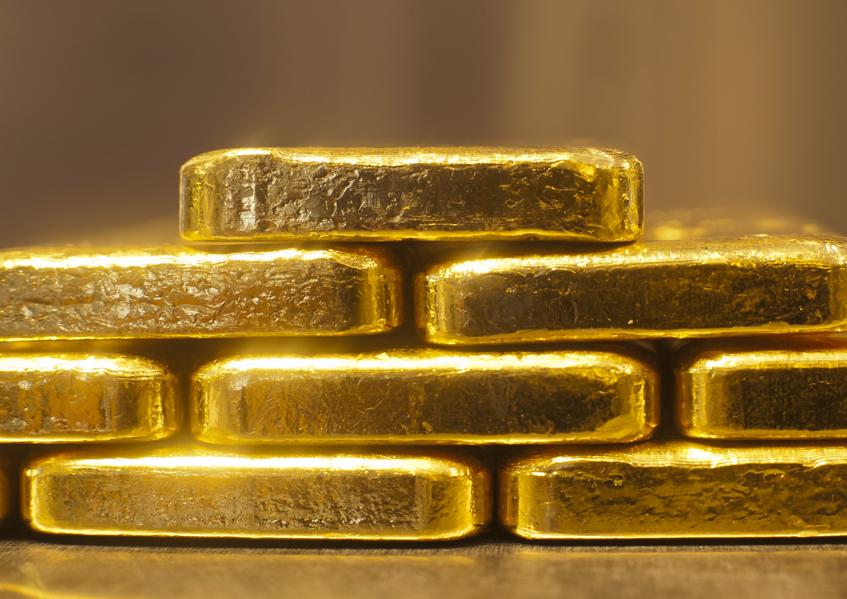 2 Top FTSE 100 Stocks For Growth And Dividend Hunters