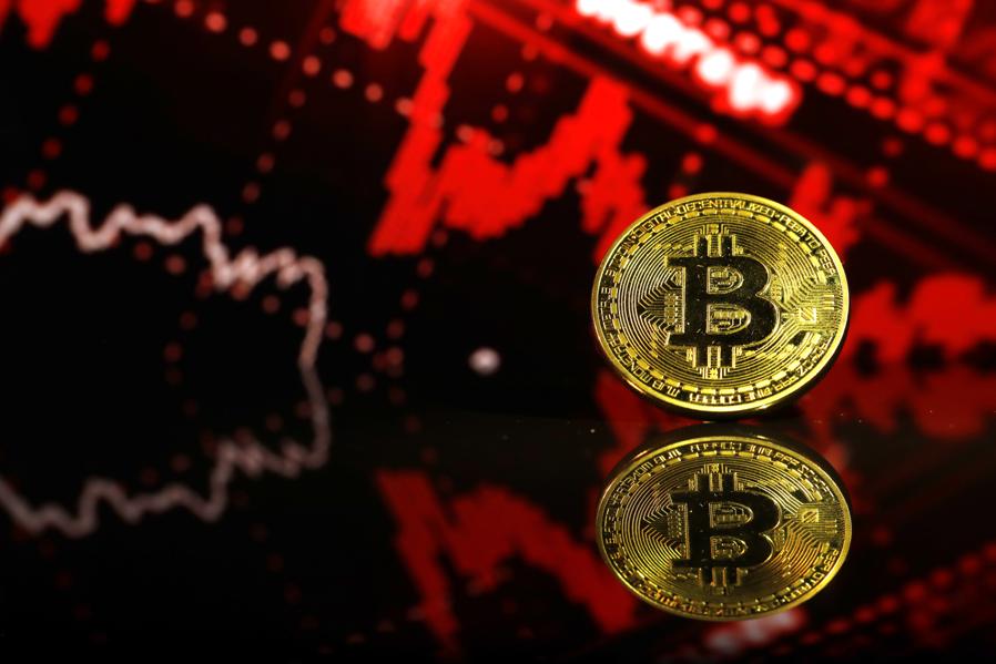 U.S. CFTC Commissioner Says Cryptocurrency Exchanges Adopting 'Self-Regulation' Could Spur Standards