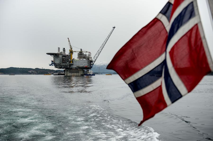 Norway Fund Buys On Weakness, And Backs Britain