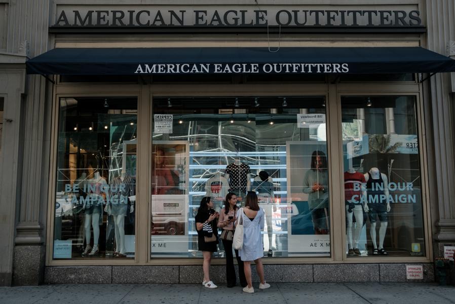 Will Aerie And Digital Channel Drive American Eagle Outfitters' Growth In Q1?