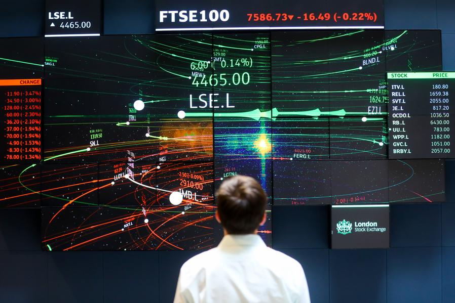 U.K. 'Blue-Chip' Stocks Worth A Punt & Companies Reporting Next Week