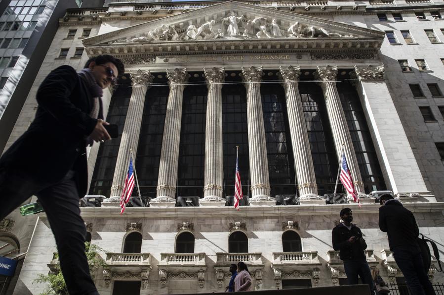 Geopolitics Aside, How About Those Earnings? Investors Appear to Switch Focus