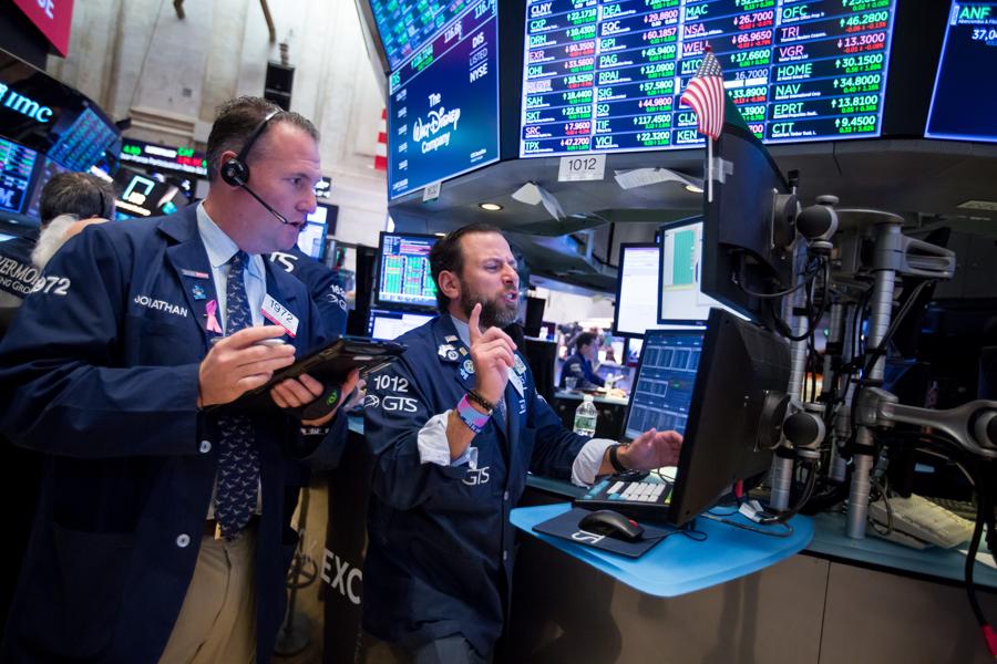 Winning Streak Over As Optimism On Potential China Deal Fizzle, Apple Seems To Leave Sour Taste