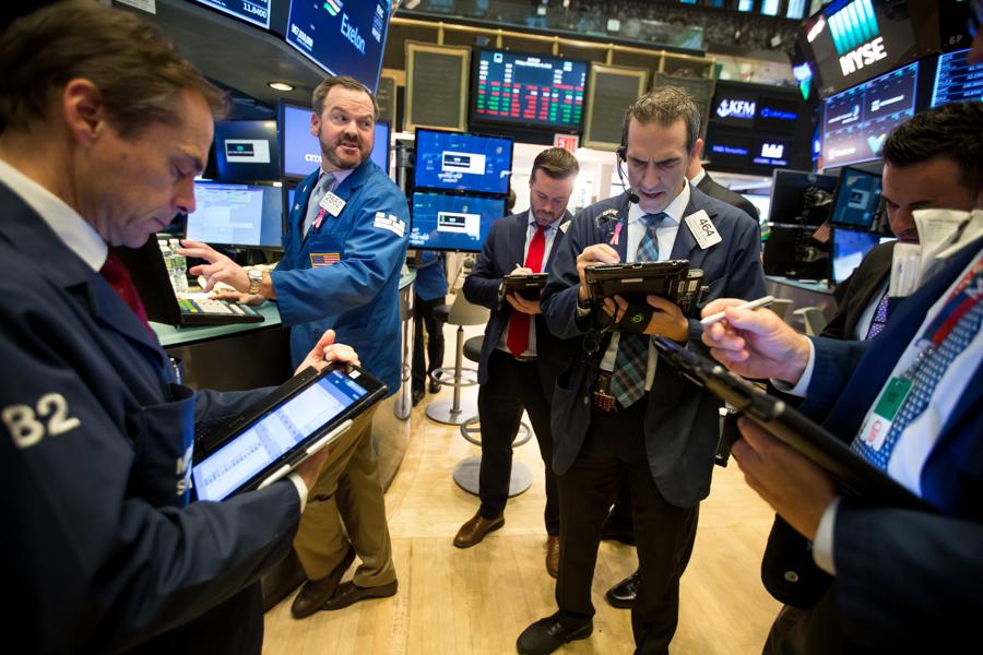 It's Black Friday: Stocks Could See More Tech Pressure Even As Shoppers Step Up