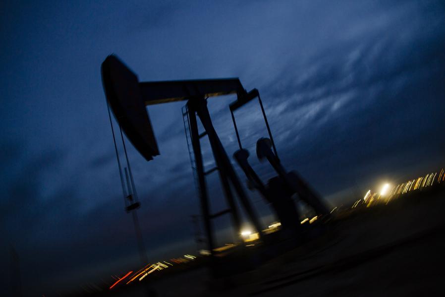 Trump Forecasts Low Gasoline Prices In 2019, But Is This Realistic?
