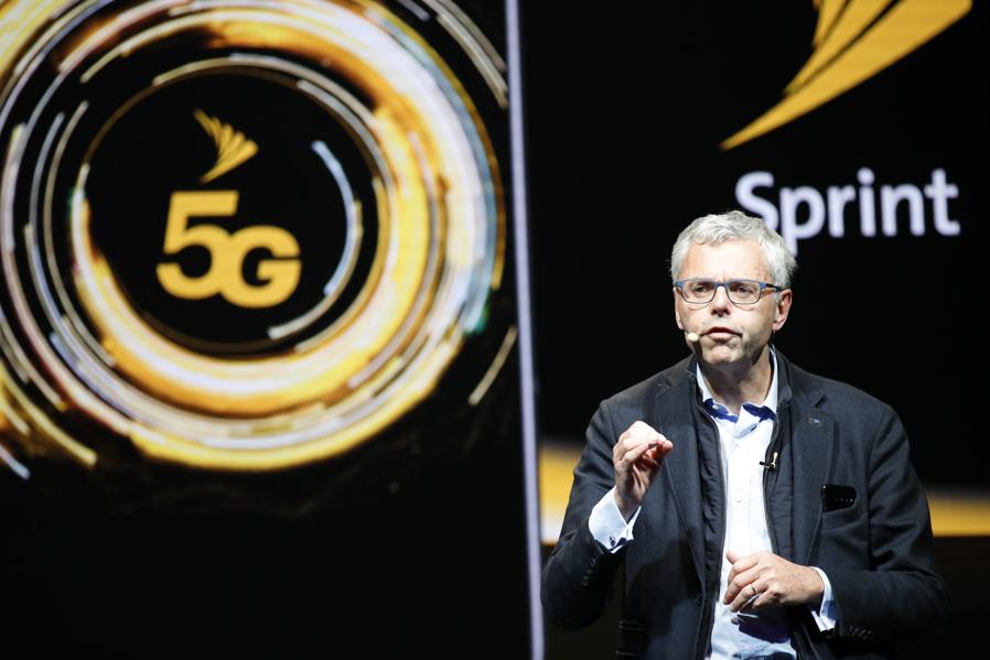 Why Is Sprint's Postpaid Phone Business Underperforming?