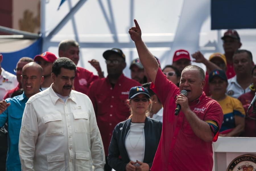 Russia Takes Its Syria Anti-Regime-Change Strategy To Venezuela
