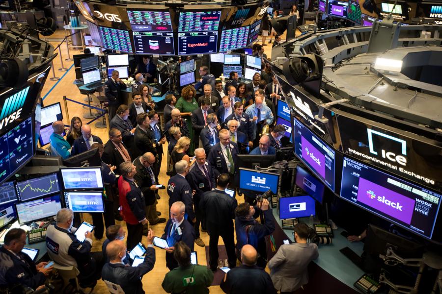 Stocks This Week: Buy Carmax And Short J.B. Hunt Transportation
