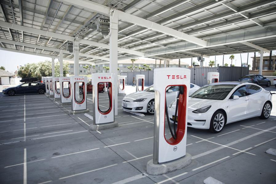 Economics of Electric Vehicles Mean Oils Days As A Transport Fuel Are Numbered