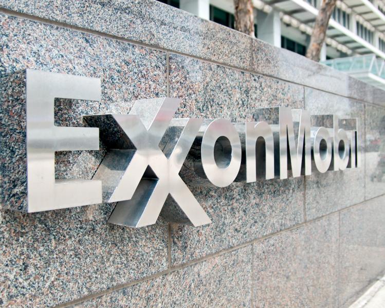 Upcoming Earnings: Energy Supermajors ExxonMobil And Chevron To Report Friday