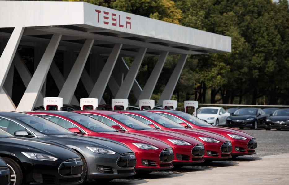 Tesla Earnings Preview: All About The Model 3?