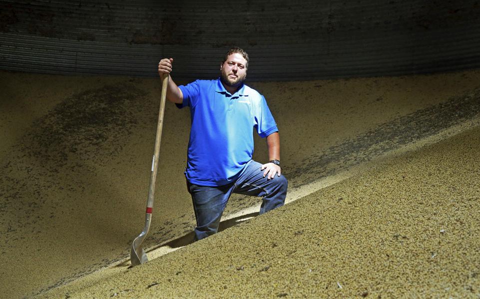 U.S.-China Trade Volleys Continue, Threaten Soybeans, LNG