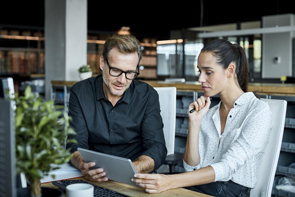 How Curiosity Helps You Grow Personally And Professionally? 2