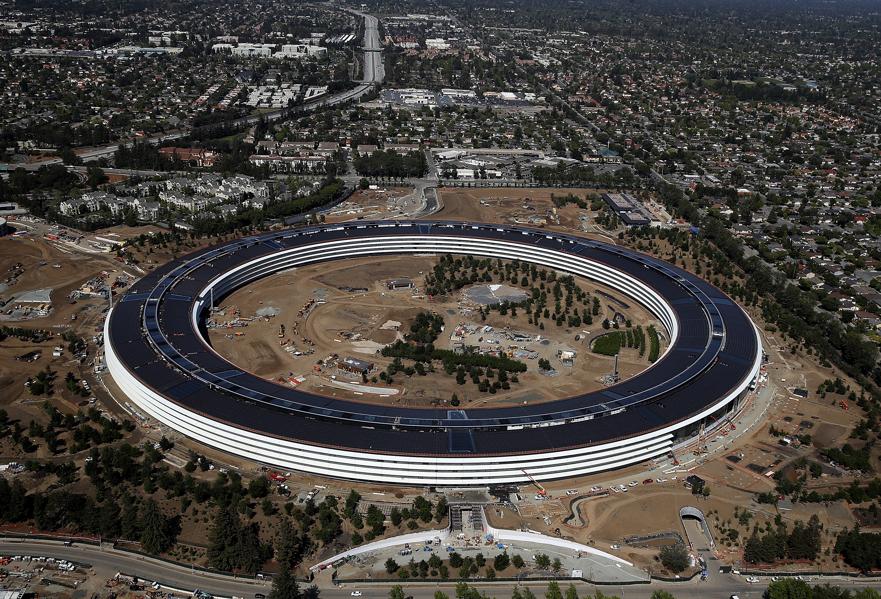 Apple Shares In Neutral Going Into Earnings