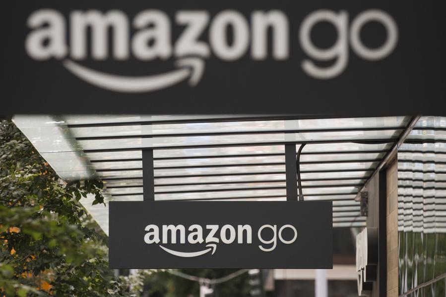 Amazon Go Solves 7-Eleven's Big Problem By Getting Rid Of Cashiers