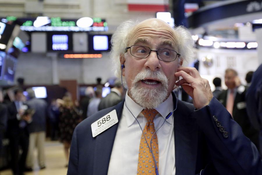 Stocks This Week: Buy Xilinx, Short Lam Research And Buy UNUM